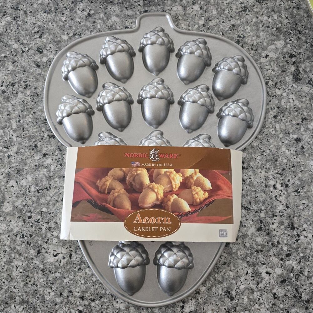 Nordic Ware USA Cast Aluminum Acorn Cup Cake‎ Pan Capacity Makes 18 Baking